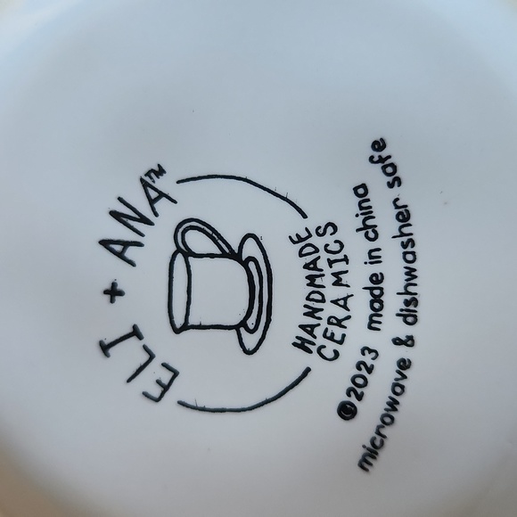 Adorable white mugs with bunnies in New excellent condition! - Picture 5 of 7